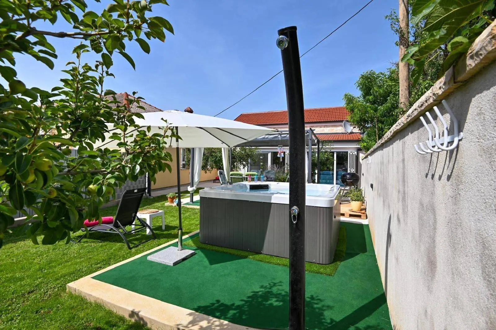 Villa Holiday Home Nikolina With Jacuzzi Privlaka
